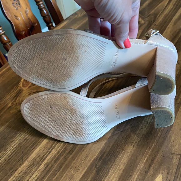 Clarks Women’s Gold Heels Size 9.5 - Picture 7 of 8